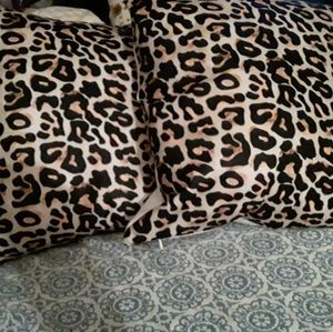 Throw pillow set